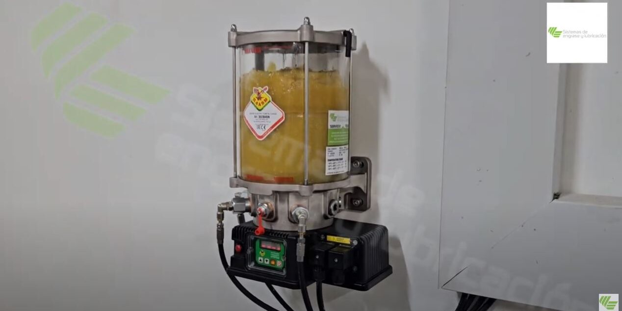 INSTALACIÓN SISTEMA DE ENGRASE AUTOMÁTICO CON TRATAMIENTO ANTI CORROSIÓN INSTALACIÓN SISTEMA DE ENGRASE AUTOMÁTICO CON TRATAMIENTO ANTI CORROSIÓN