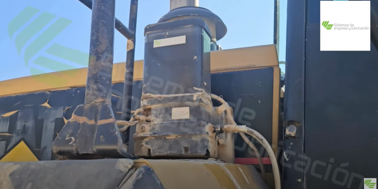 REPARACIÓN DE SISTEMA DE ENGRASE EN PALA CATERPILLAR 926M REPARACIÓN DE SISTEMA DE ENGRASE EN PALA CATERPILLAR 926M