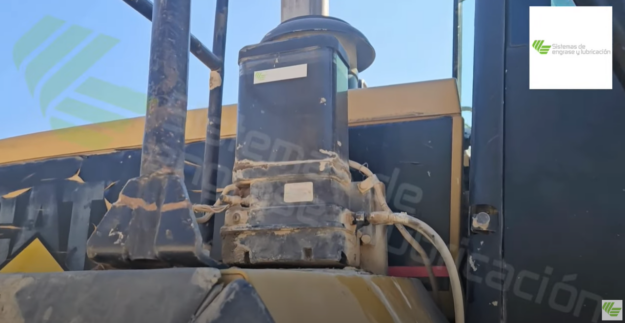 REPARACIÓN DE SISTEMA DE ENGRASE EN PALA CATERPILLAR 926M